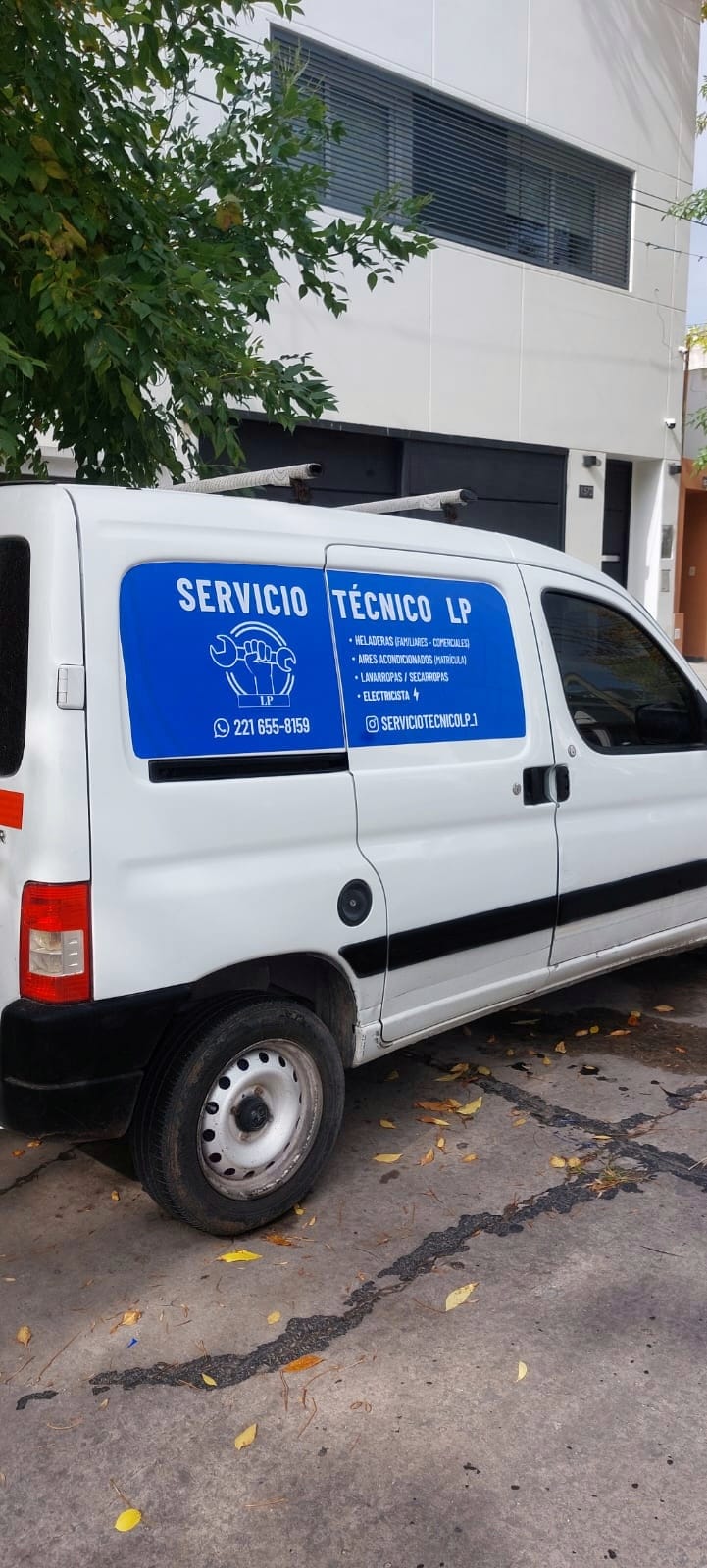 Camioneta de Servicio Técnico LP en La Plata - 2